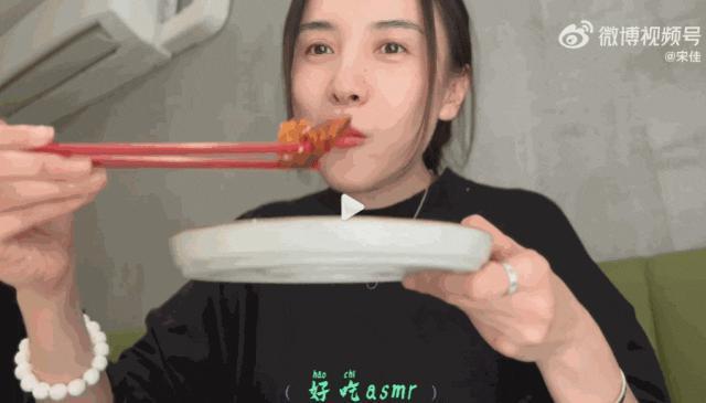 高定穿不完，封面上个遍……时尚圈为啥这么喜欢这位傻大姐？