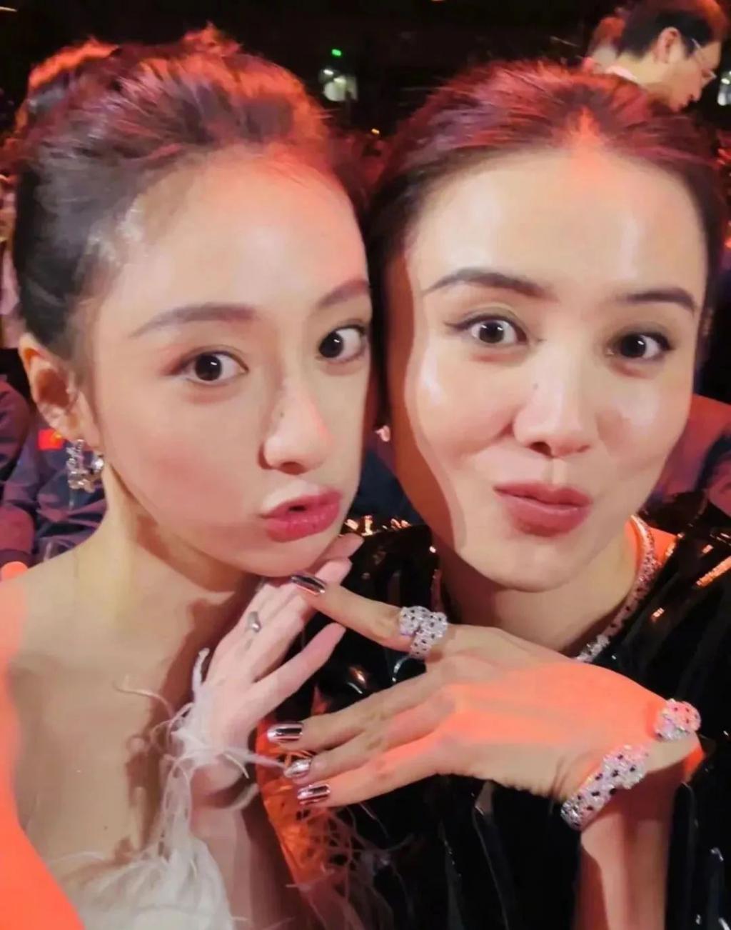 高定穿不完，封面上个遍……时尚圈为啥这么喜欢这位傻大姐？