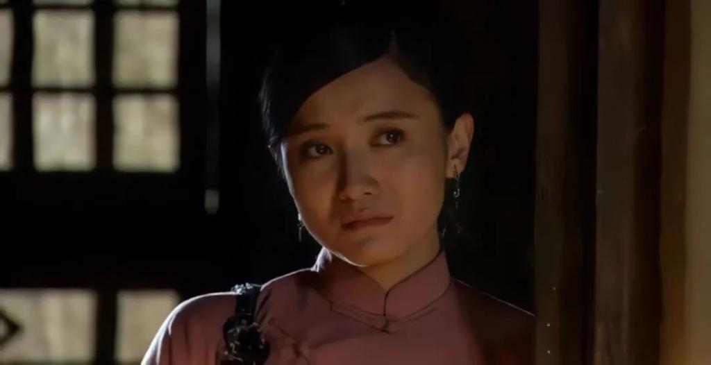 高定穿不完，封面上个遍……时尚圈为啥这么喜欢这位傻大姐？