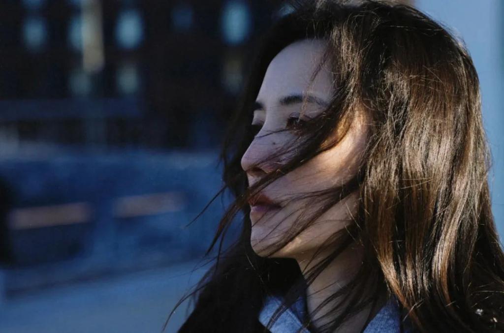 高定穿不完，封面上个遍……时尚圈为啥这么喜欢这位傻大姐？