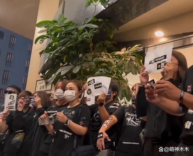 曝李玟去世前就有轻生，Bruce还去度假，怒斥他冷血