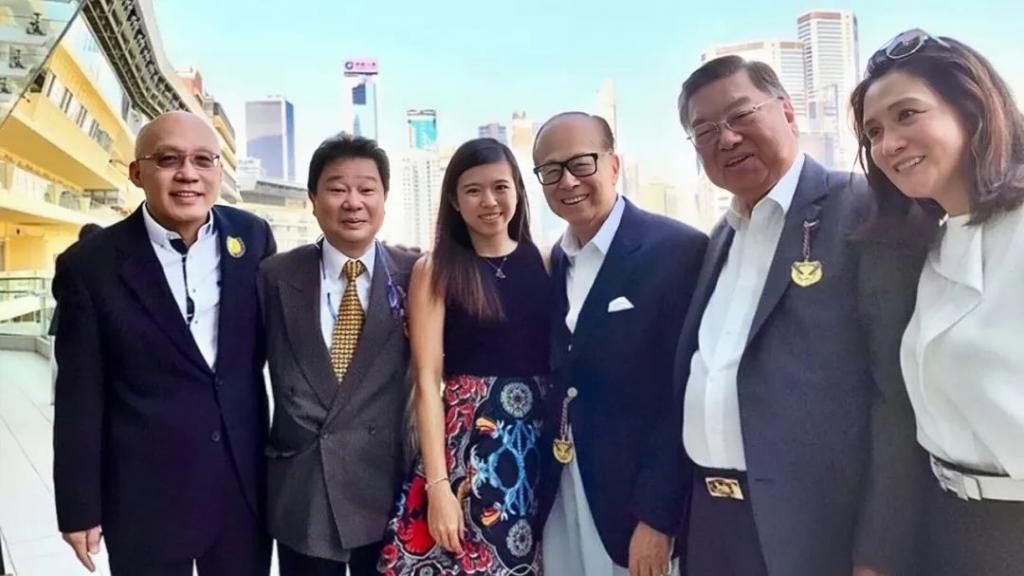 李嘉诚老去，豪门巨变