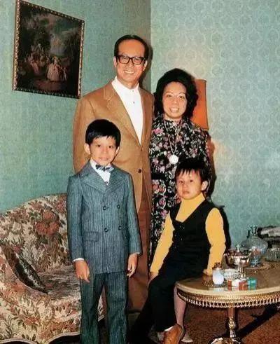 李嘉诚老去，豪门巨变