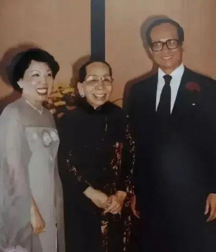 李嘉诚老去，豪门巨变