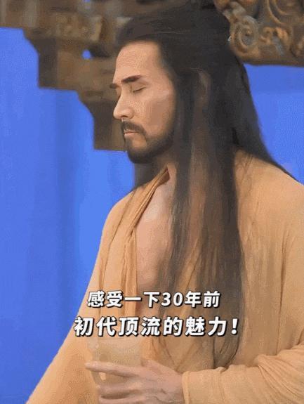 一把年纪，开始脱衣服？
