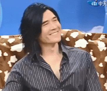 一把年纪，开始脱衣服？