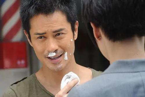 差22岁根本没影响？这对“父女恋”似乎越来越甜了……