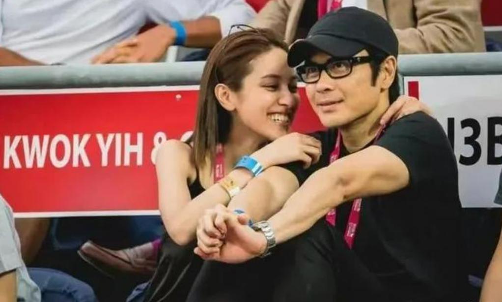 差22岁根本没影响？这对“父女恋”似乎越来越甜了……