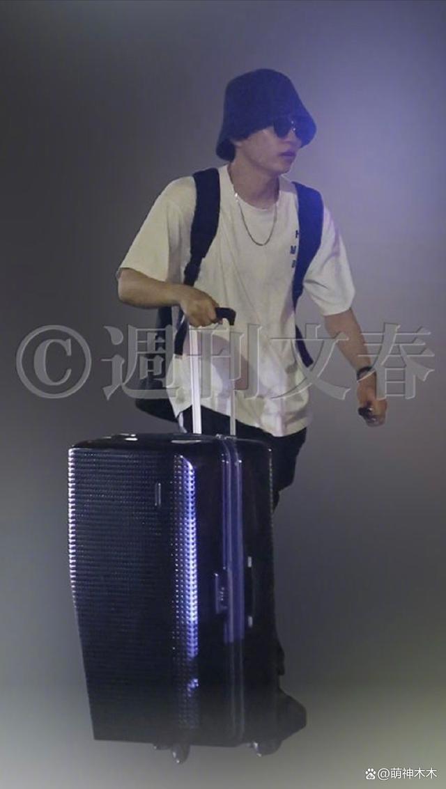 明星约会有多拼？穿女装，藏行李箱、上车躺平，一个比一个离谱