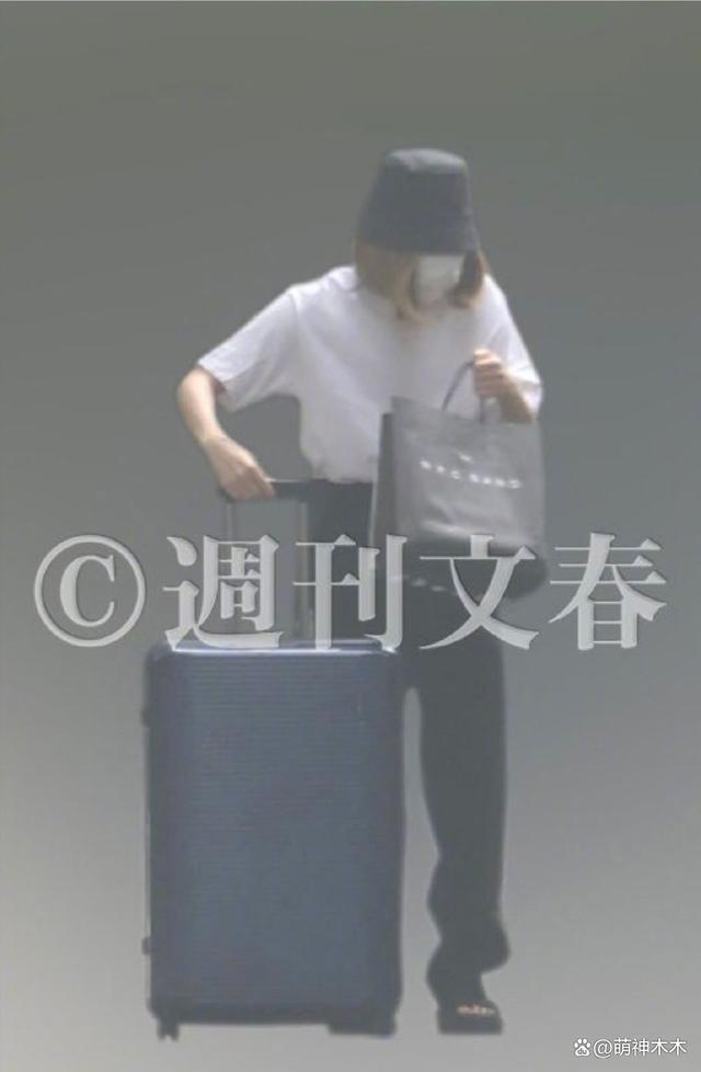 明星约会有多拼？穿女装，藏行李箱、上车躺平，一个比一个离谱