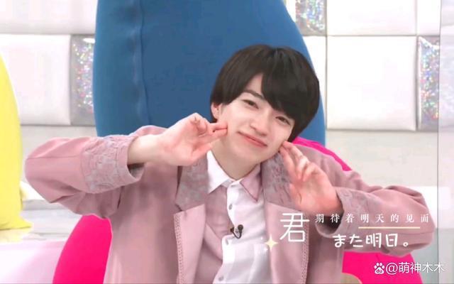明星约会有多拼？穿女装，藏行李箱、上车躺平，一个比一个离谱