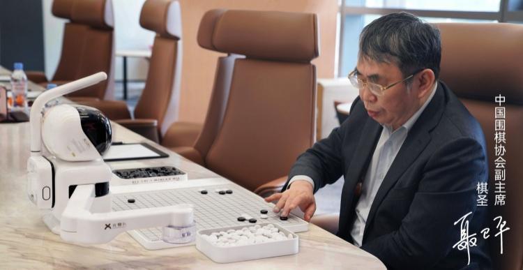 元萝卜AI机器人围棋版：制衡计算之术——AI围棋走进校园