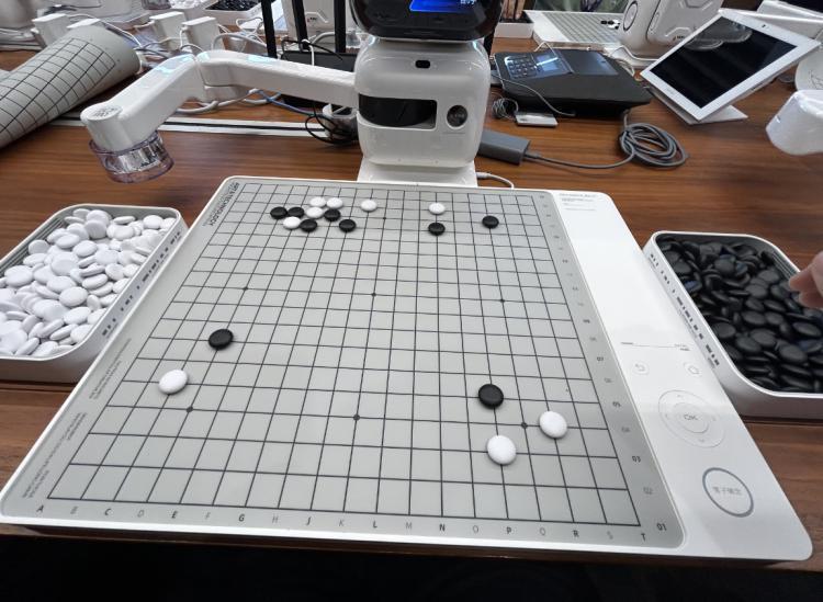 元萝卜AI机器人围棋版：制衡计算之术——AI围棋走进校园