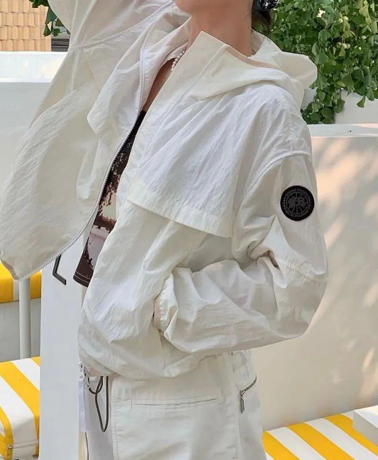 人气男团成员绯闻又增实锤证据？谈了三年还这么甜？