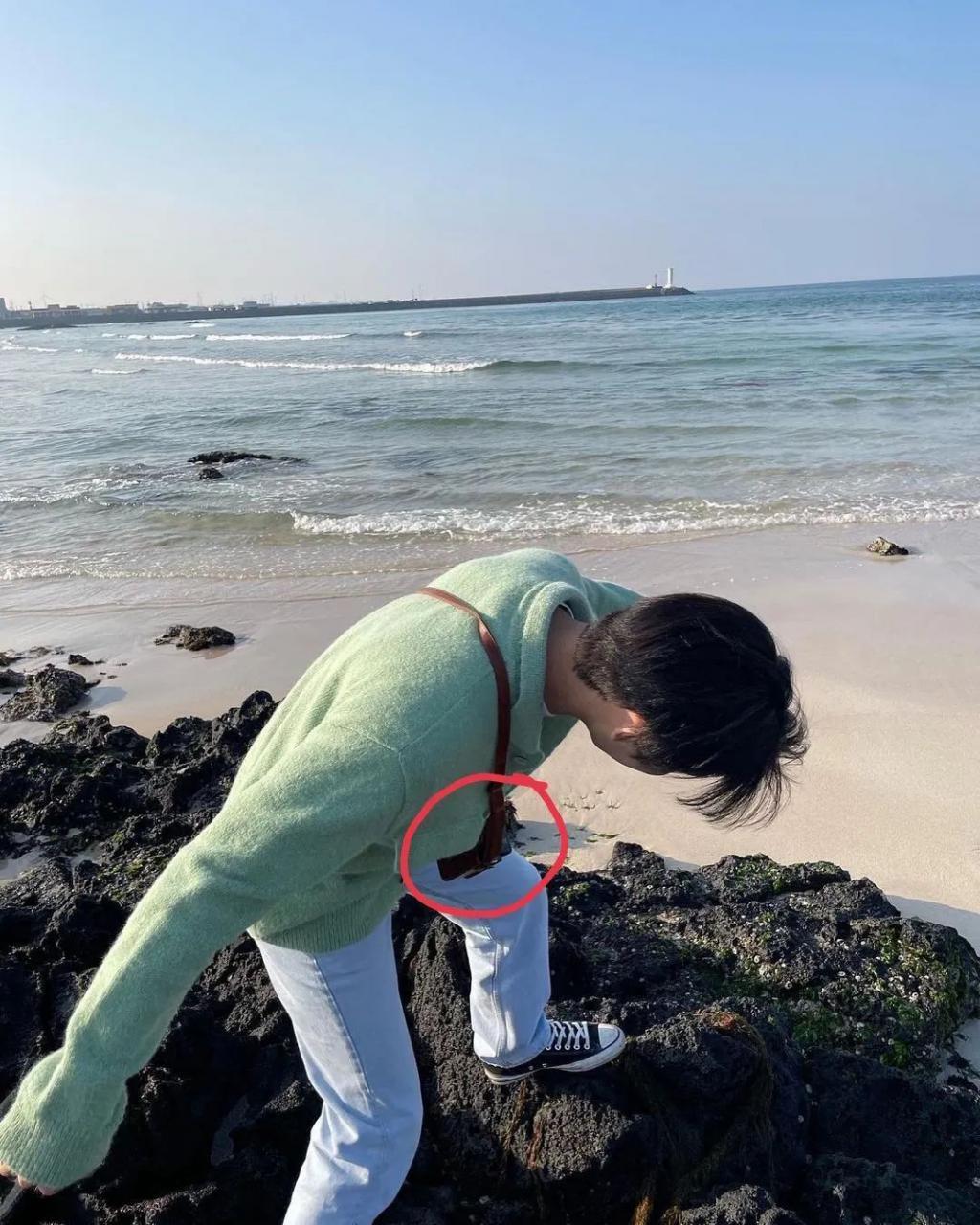 人气男团成员绯闻又增实锤证据？谈了三年还这么甜？