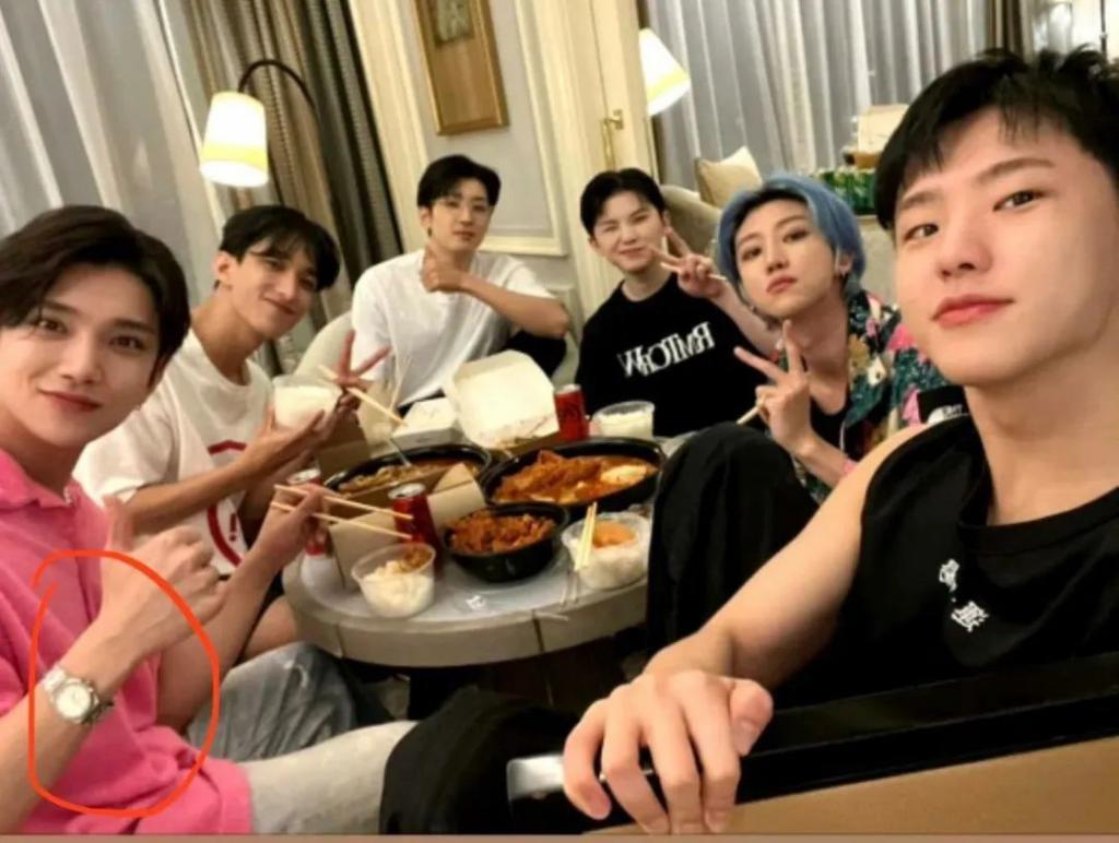 人气男团成员绯闻又增实锤证据？谈了三年还这么甜？