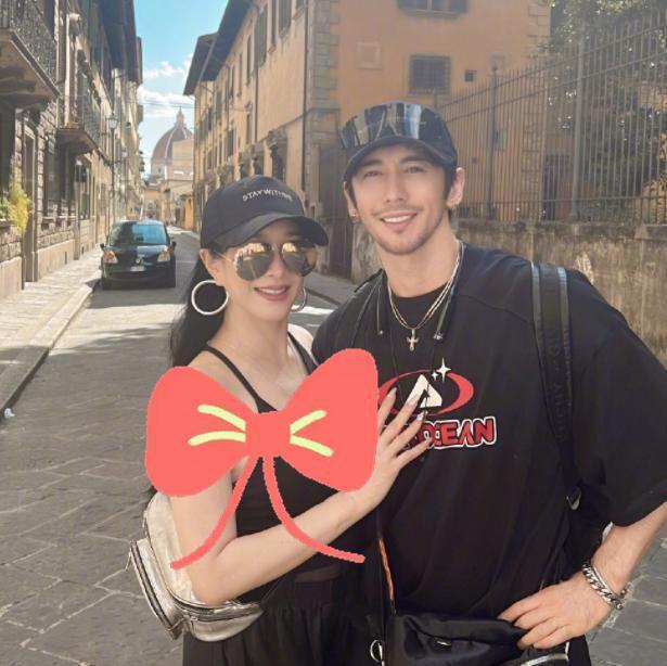 张伦硕发声抨击假新闻！晒与钟丽缇合照，力证婚姻幸福