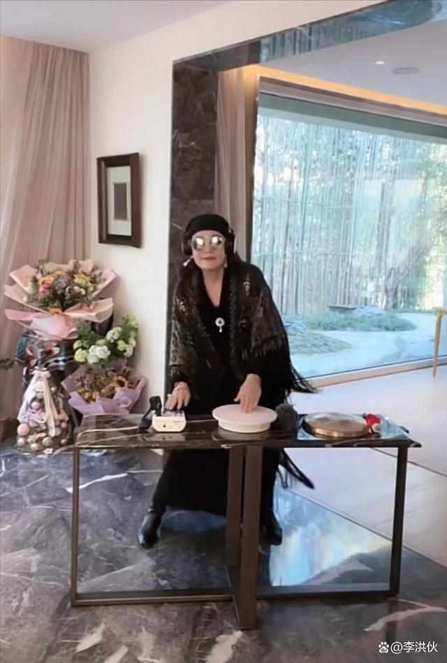 两个女人一台戏，张兰大S你来我往互不示弱，最后都很狼狈