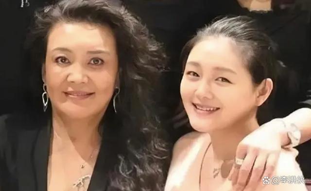两个女人一台戏，张兰大S你来我往互不示弱，最后都很狼狈