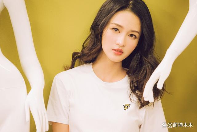 杨洋每次拍戏都传绯闻,王楚然连续三天同住,被质疑在盯岗