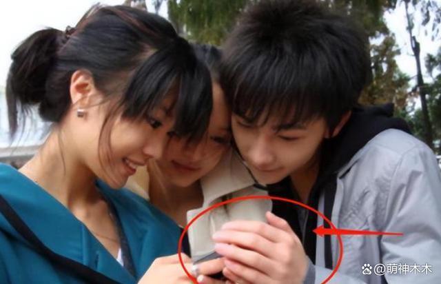 杨洋每次拍戏都传绯闻,王楚然连续三天同住,被质疑在盯岗