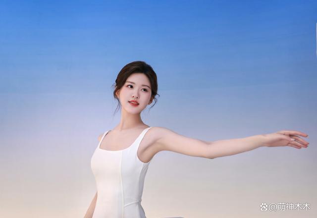 杨洋每次拍戏都传绯闻,王楚然连续三天同住,被质疑在盯岗