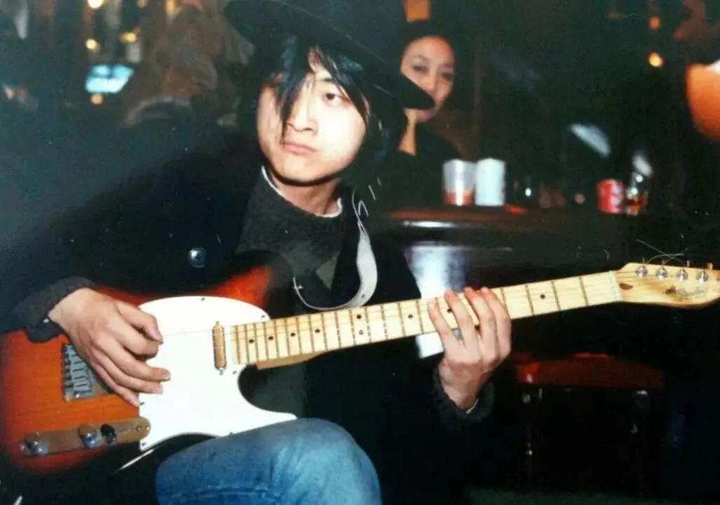 他要是没进精神病院，贵圈不至于如此