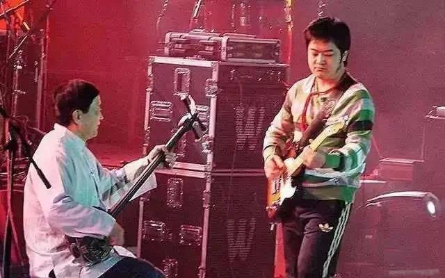 他要是没进精神病院，贵圈不至于如此