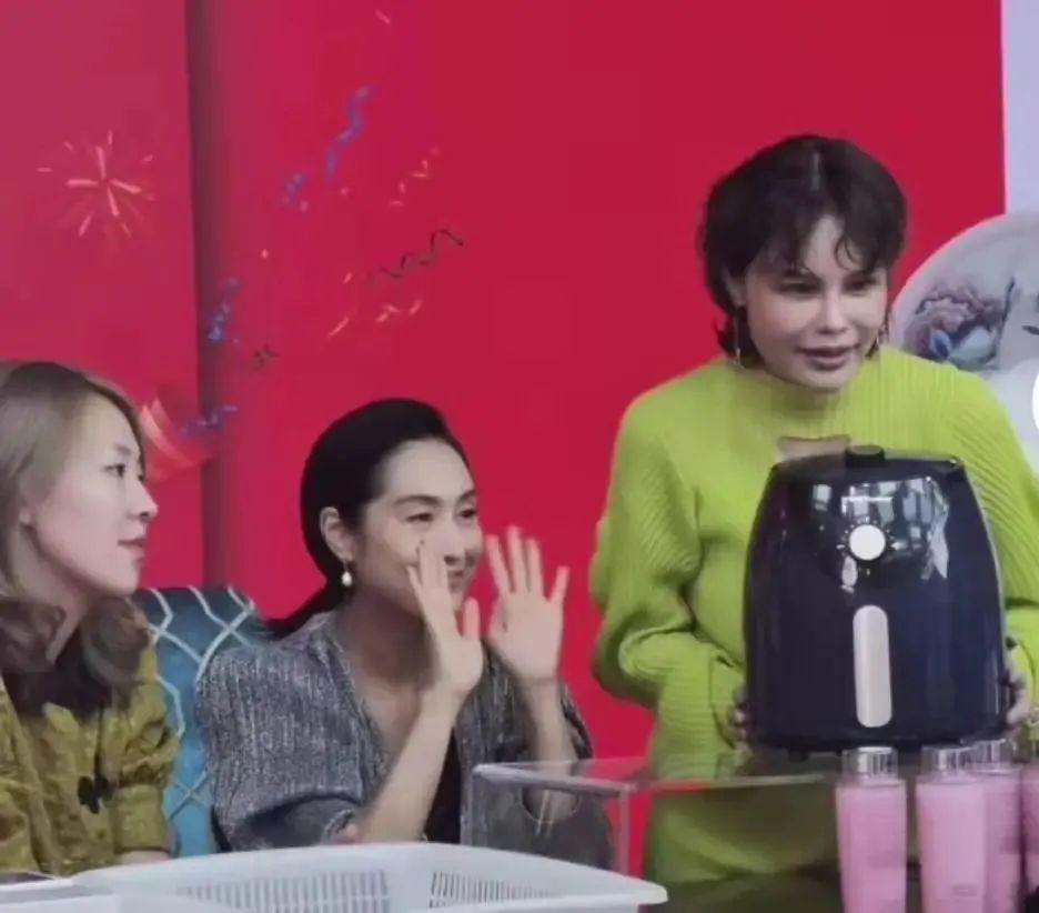 一年卖 24 亿，过气明星带货赚麻了