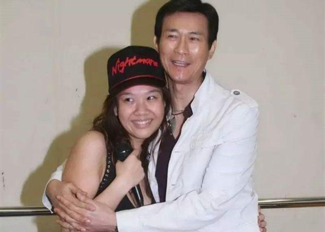 郑欣宜抑郁症停工4个月后暴瘦！久违现身展露笑颜