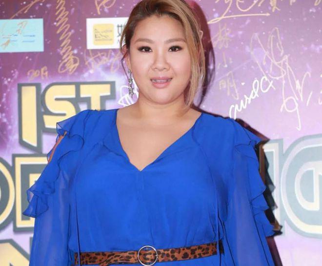 郑欣宜抑郁症停工4个月后暴瘦！久违现身展露笑颜