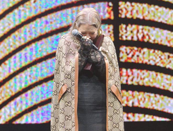 郑欣宜抑郁症停工4个月后暴瘦！久违现身展露笑颜