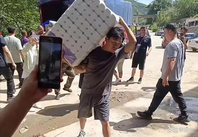 好心当成驴肝肺？嘎子被疑向河北灾区诈捐物资，老家政府帮其澄清