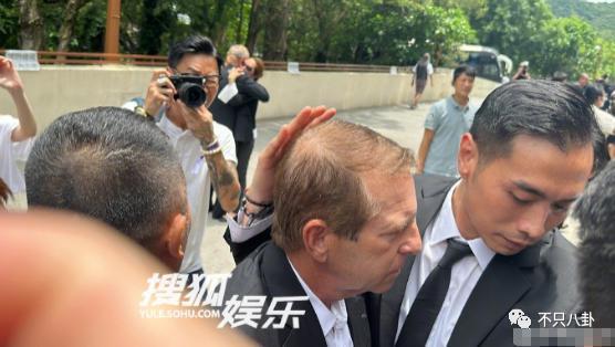 李玟离世后，她的二姐竟也被指责了？