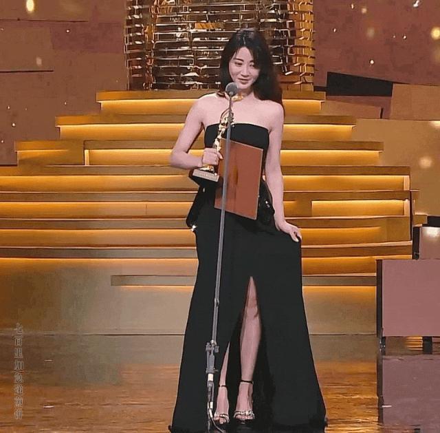 怀孕了？她的感情经历好坎坷，现在终于好事将近了吗……