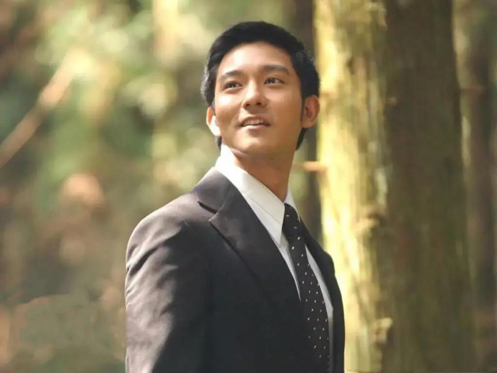 曝立威廉近况暴瘦黝黑和年轻判若两人，8岁女儿颜值受非议