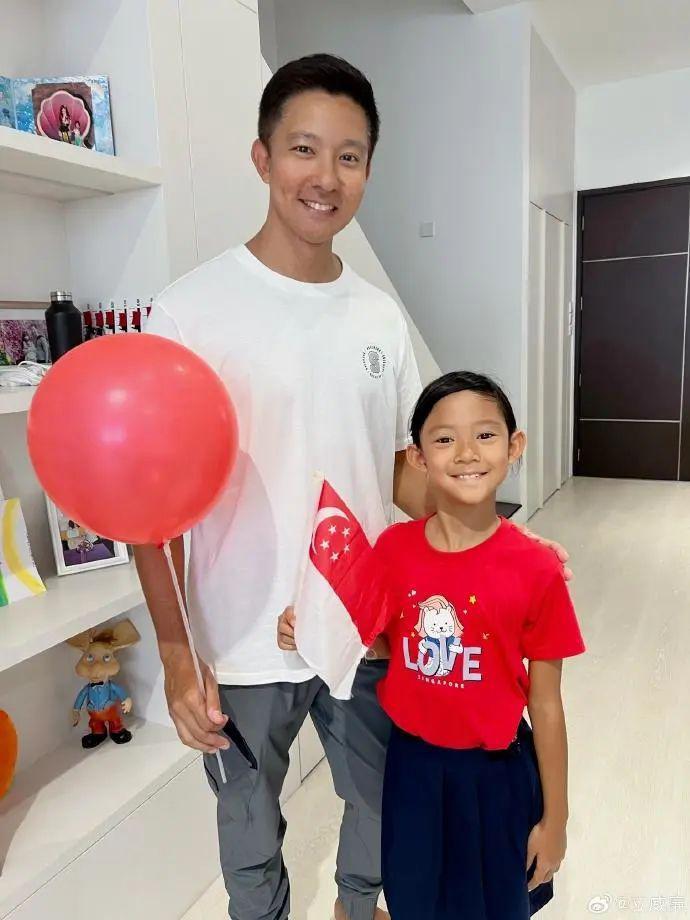 曝立威廉近况暴瘦黝黑和年轻判若两人，8岁女儿颜值受非议