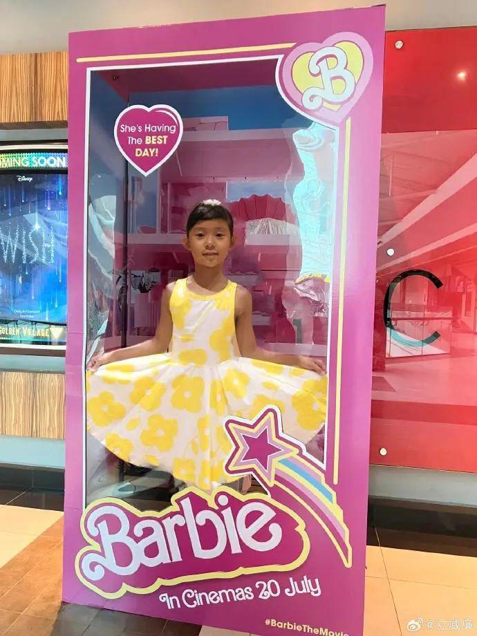 曝立威廉近况暴瘦黝黑和年轻判若两人，8岁女儿颜值受非议