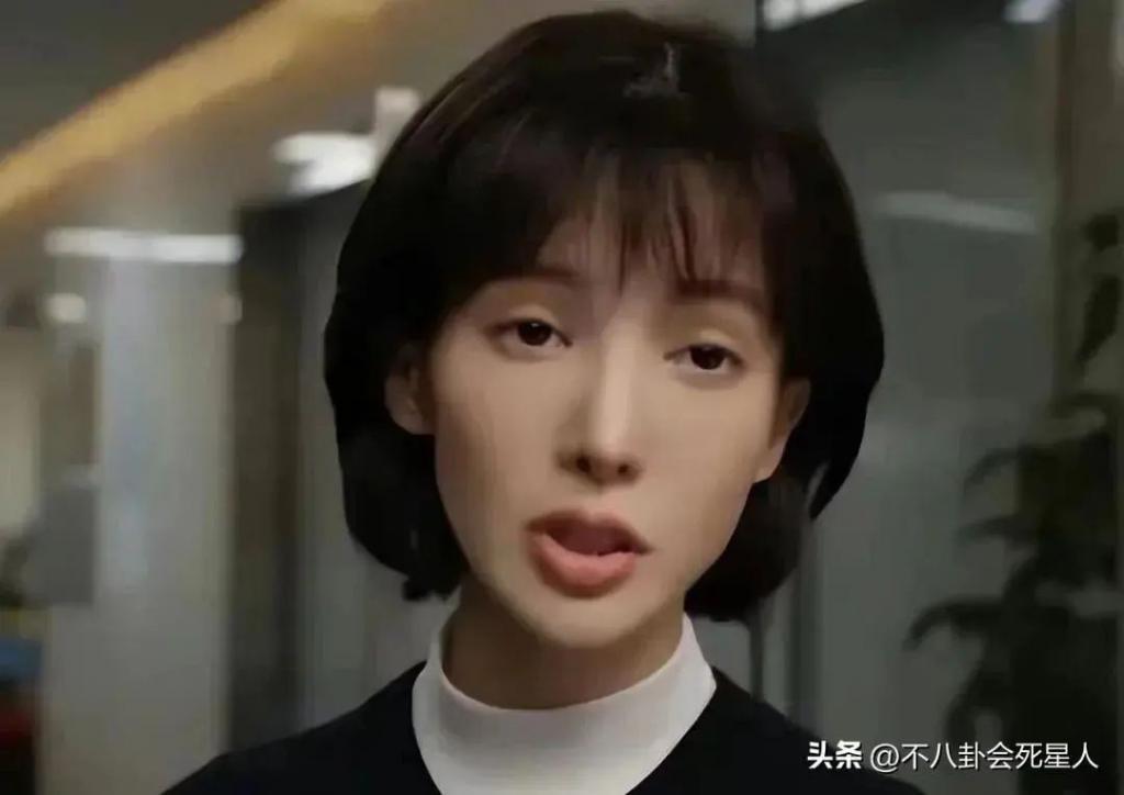 金晨《孤注一掷》路演，嘴歪鼻子尖，与美女荷官完全不同