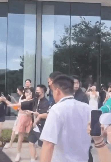 孟宴臣大火，“老来得粉”魏大勋戏里爱妹妹戏外爱姐姐？