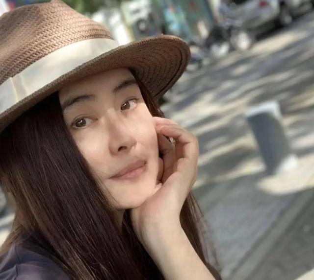 王祖贤加拿大被偶遇，面无表情发福不少，网友：面相变了