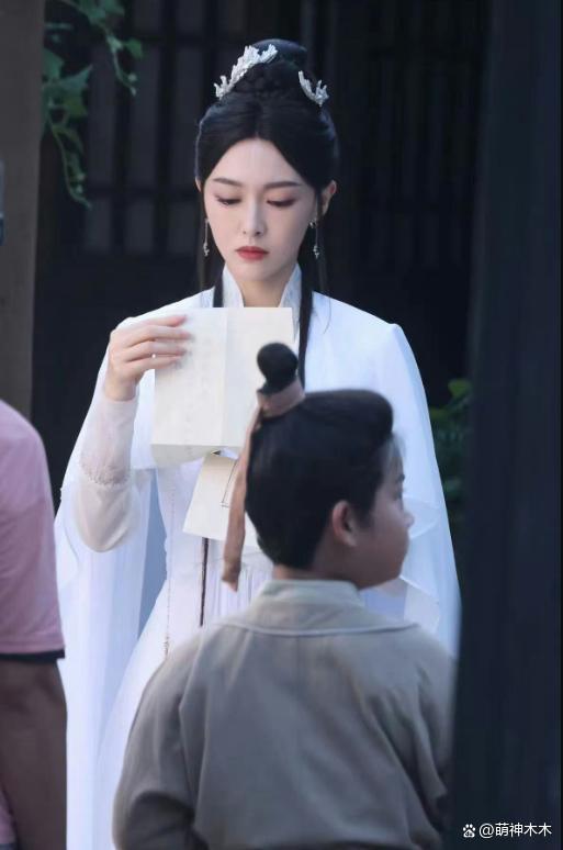 39岁唐嫣又演少女！新剧造型显老，被嘲讽像灭绝师太