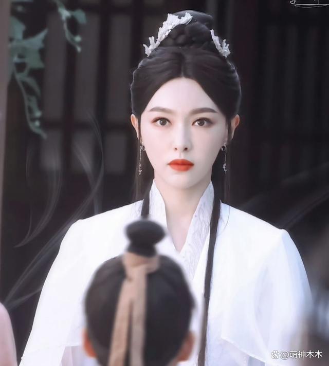 39岁唐嫣又演少女！新剧造型显老，被嘲讽像灭绝师太