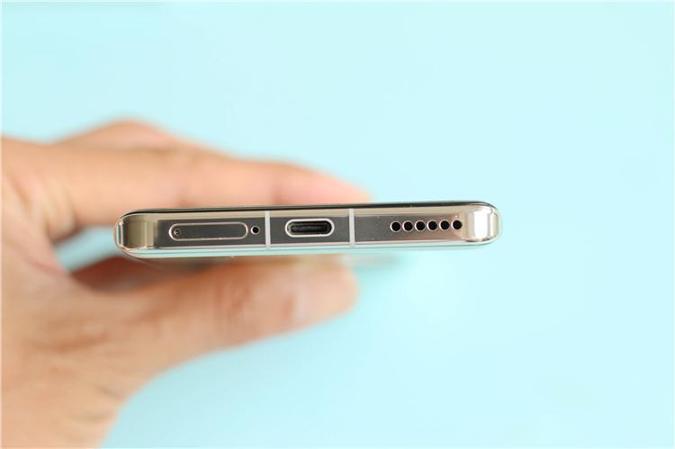 苹果iPhone 15系列用上了“华为口”？变化很大但别高兴太早