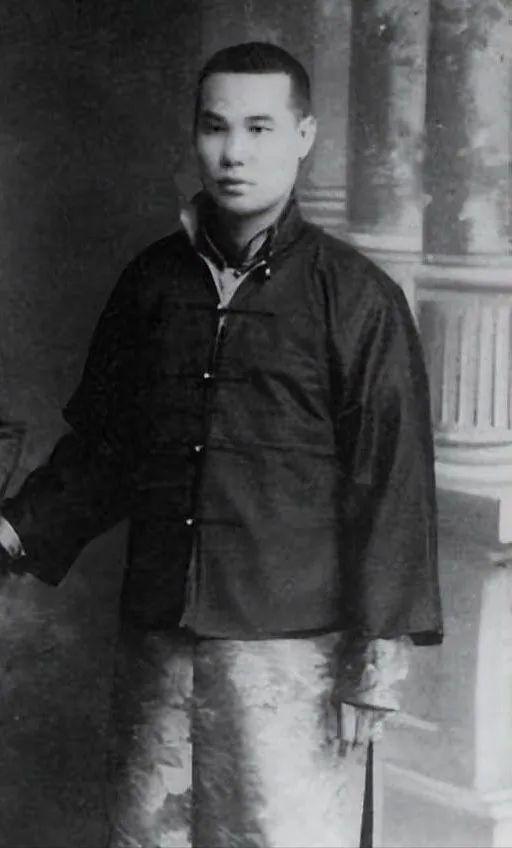 昆凌和方媛，从娱乐圈到天王嫂培训班