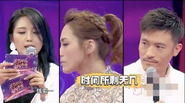 何洁携家人看画展靠老公怀里甜笑，俩女儿超有爱