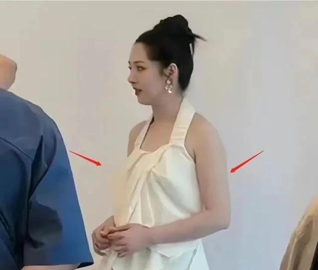 郭碧婷疑似怀三胎，小腹凸起身材发福，撞脸婆婆向太引热议