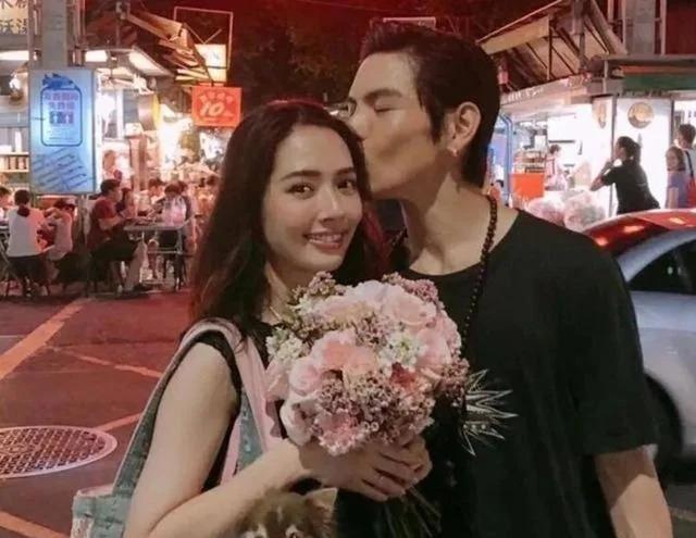 郭碧婷疑似怀三胎，小腹凸起身材发福，撞脸婆婆向太引热议
