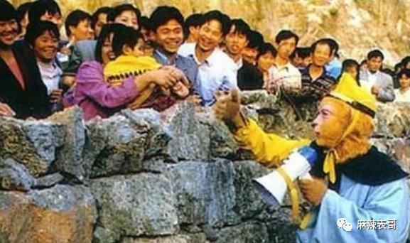 占用马路骂粉丝还说“算了”，高贵个什么劲啊