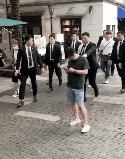 占用马路骂粉丝还说“算了”，高贵个什么劲啊